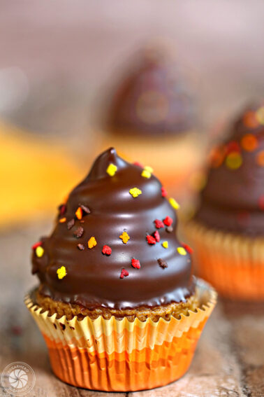 Close up of a Pumpkin Spice Hi-Hat Cupcake.