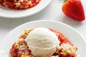 Strawberry Crisp picture with text overlay for Pinterest.
