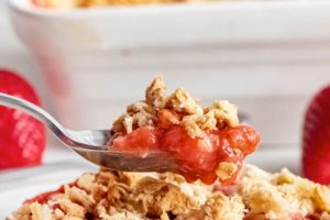 Strawberry Crisp picture with text overlay for Pinterest.